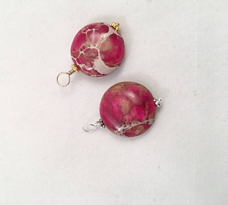 Rosa Jaspis Diskette Ohrringe, Hot Pink Austauschbare Charme, Hoop Charme Baumelt, Ohrdraht Veränderbare Ohrring-Charme, Halsketten-Charme von ShalomJewelry