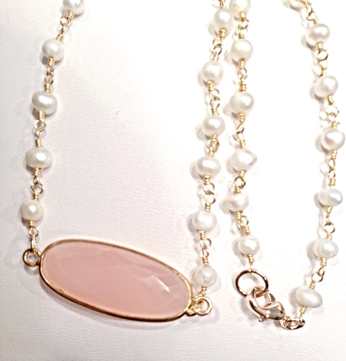 Rosenquarz Seitlich Halskette An Perle Hand Verdrahtet Kette, Rosa Brautjungfer Halskette, Trauzeugin, Oval Zierliche von ShalomJewelry