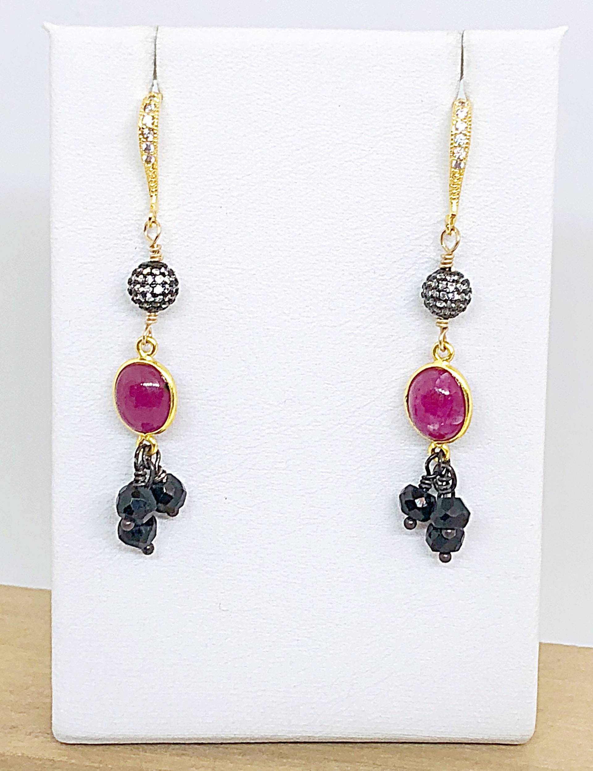 Rubin Cabochon Und Schwarzer Spinell Cz Baumeln Gold Ohrringe, & Schwarz Lange Baumeln Juli Geburtsstein Ohrring von ShalomJewelry