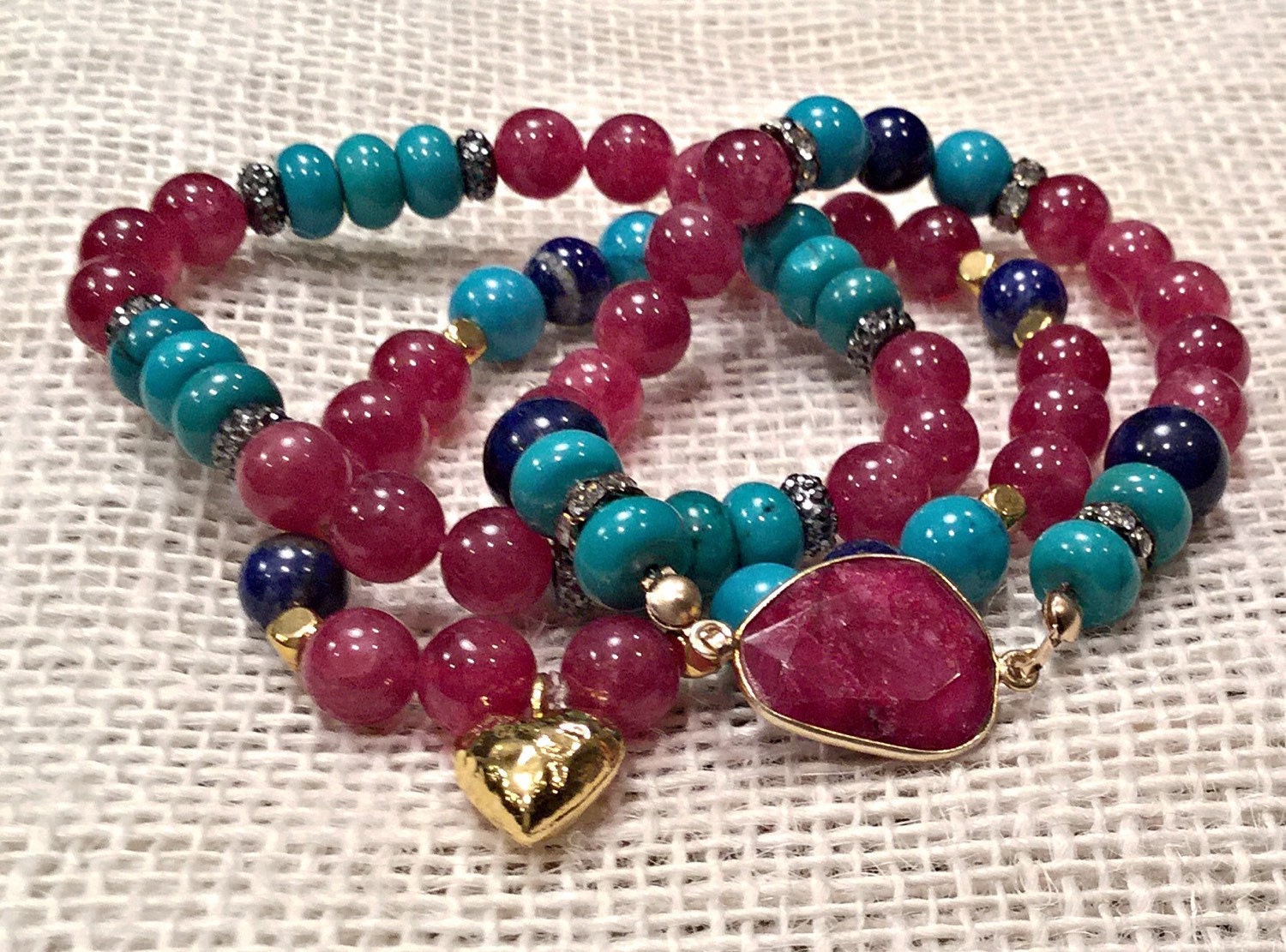 Türkis Und Rubin Herz Stretchy in Gold Oder Silber, Puffy Stretch Armband, Lapis Sparkle Armband Styles von ShalomJewelry