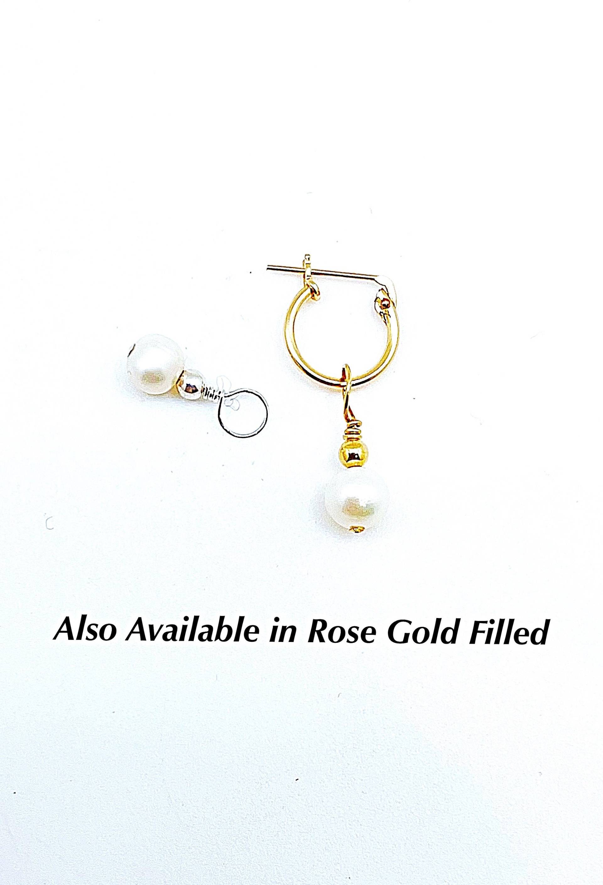 Veränderbare Kleine Weiße Perle Hoop Ohrring Charm, Halskette Armband Veränderbare Huggie Charm von ShalomJewelry