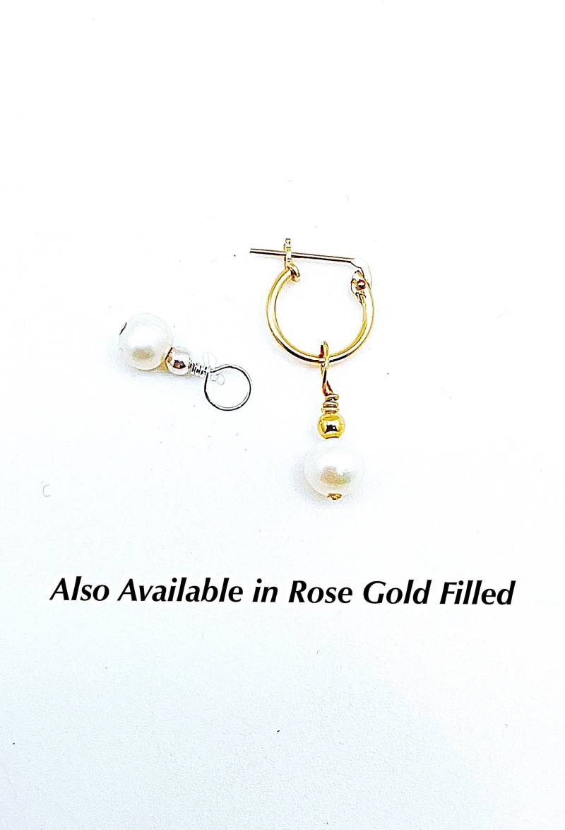 Veränderbare Kleine Weiße Perle Hoop Ohrring Charm, Halskette Armband Veränderbare Huggie Charm von ShalomJewelry