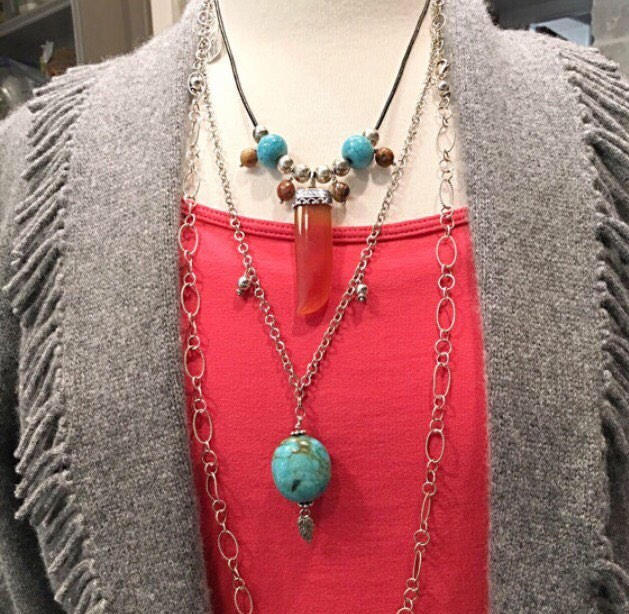 Verkauf Karneol Haifischzahn Und Türkis Auf Lederband, Haifischzahn, Halskette Mit Lederband von ShalomJewelry