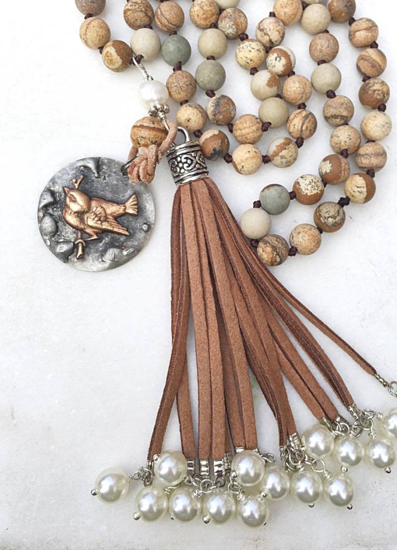 Vogel Anhänger Halskette Wildleder Perle Quaste Bild Jaspis, Baby Mit Quaste, Neue Mutter Halskette, Audobon Society Kette Vogel Anhänger Halskette Wildleder Perle Quaste Bild Jaspis, Baby Mit Quaste, Neue Mutter Halskette, Audobon Society Kette von ShalomJewelry