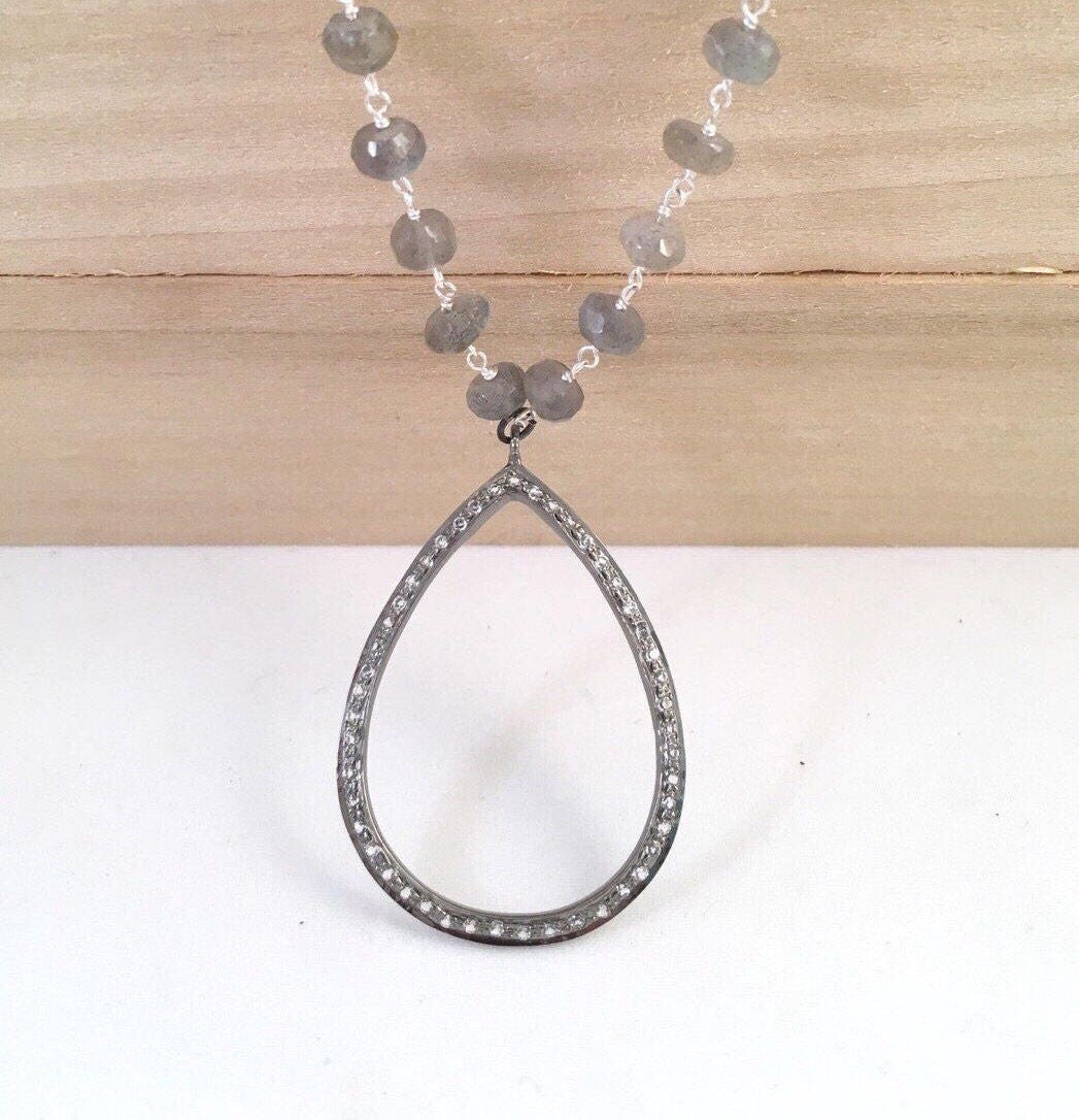 Weiße Topas-Tropfen Auf Labradorit-Kette Pave Teardrop Halskette, Große Handverdrahtete Kette Im Diamant-Look von ShalomJewelry