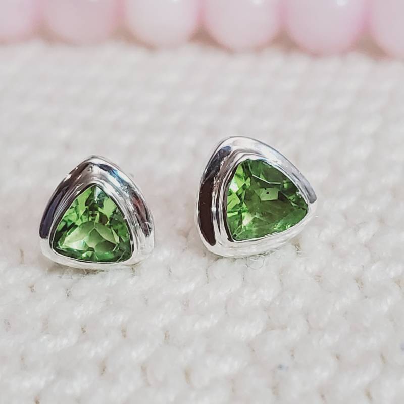 Handgefertigte Peridot Ohrstecker 925 Sterling Silber von ShalzDesigns