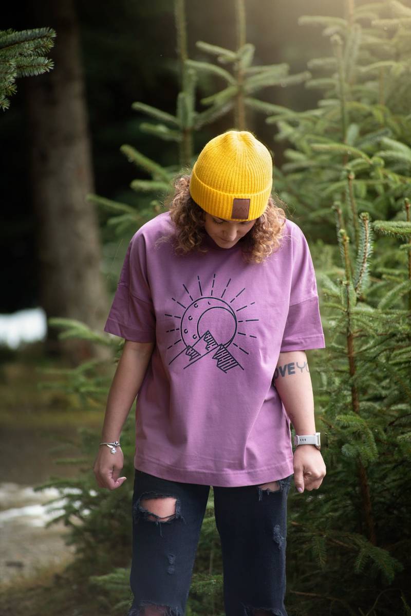 Oversized Bio Frauen T-Shirt | Mond Grafik Berge Sommer Veganes von ShamanClothingStudio