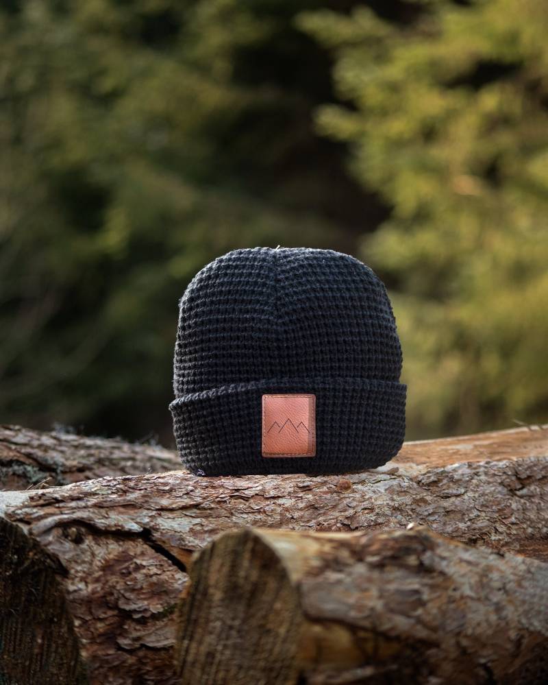 Abenteuer Mütze Schwarz | Unisex Berge Für Wanderer Schwarzer Wintermütze von ShamanClothingStudio