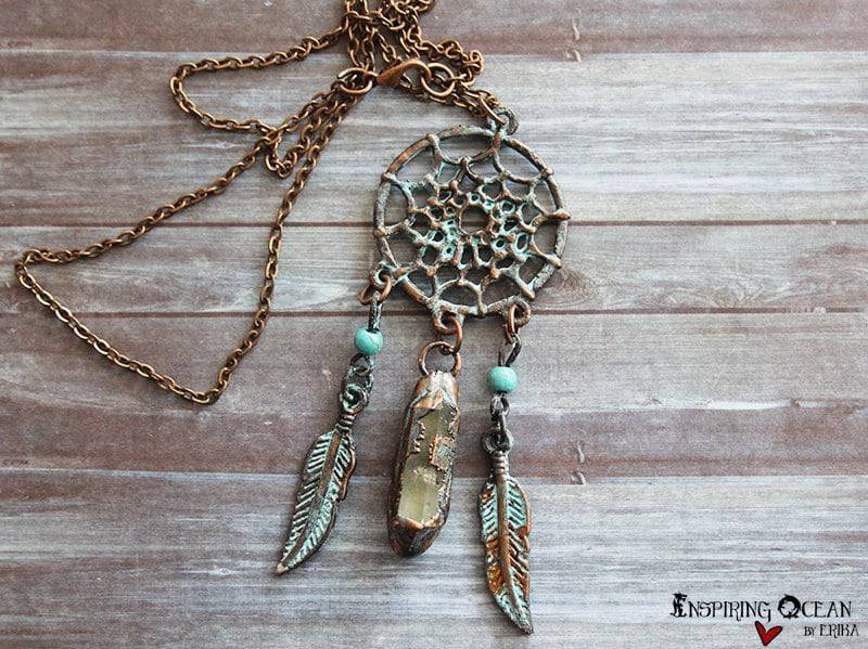 Traumfänger Kupfer Kristall Quarz Halskette Anhänger Mit Federn Und Grünspan von Shamankae