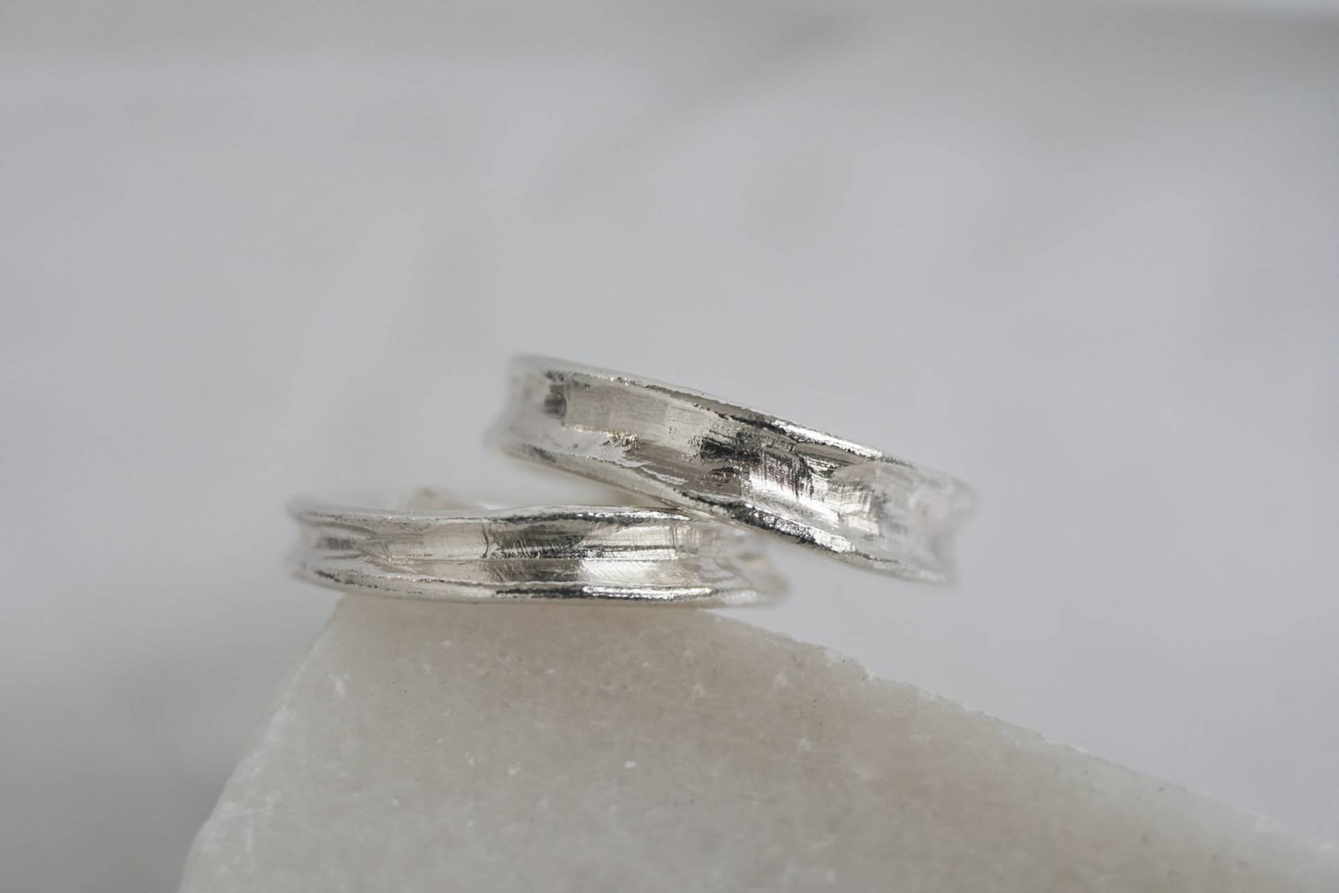 Skizze Ring | Alternative Ehering Gebürstet Bandring Silber Handgemachte Textur Band Verlobungsring Weihnachtsgeschenk Für Sie Skizze Ring | Alternative Ehering Gebürstet Bandring Silber Handgemachte Textur Band Verlobungsring Weihnachtsgeschenk Für Sie von ShanHoDesign