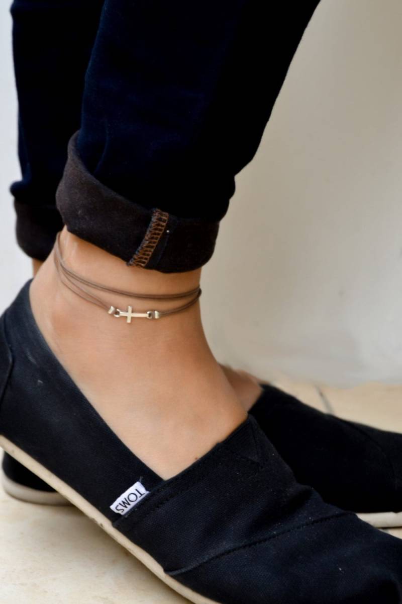 Kreuz Fußkettchen Für Frauen Gewickelt Silber Ton Charme Christlich Katholisch Schmuck Braun Schnur Geschenk Ihre Brautjungfern von ShaniAndAdi