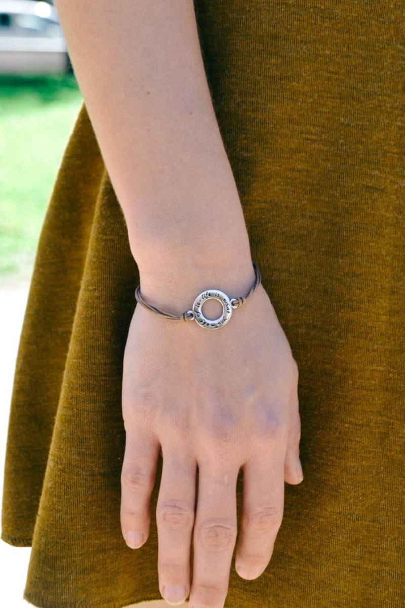 Inspiration Armband Für Frauen Geschenk Sie, Das Leben Ist Was Du Daraus Machst Silber Kreis Charm Cord Karma Und Glück von ShaniAndAdi