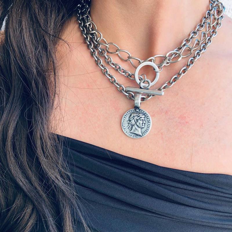 Silber Medaillon Halskette Klobige Kette Layered Münze Halskette von ShaninnaJewelry