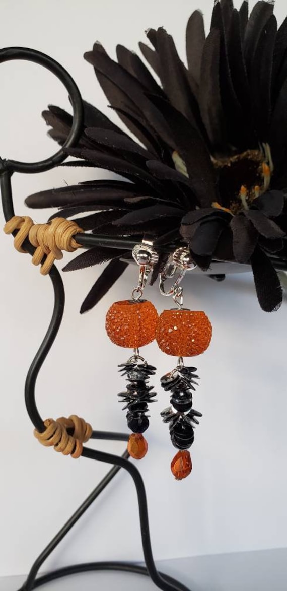 Orange Sequin Perlen Ohrringe Silber Schwarz Schmuck Orange Sequin Perlen Ohrringe Silber Schwarz Schmuck von ShaniquesUniqDesigns
