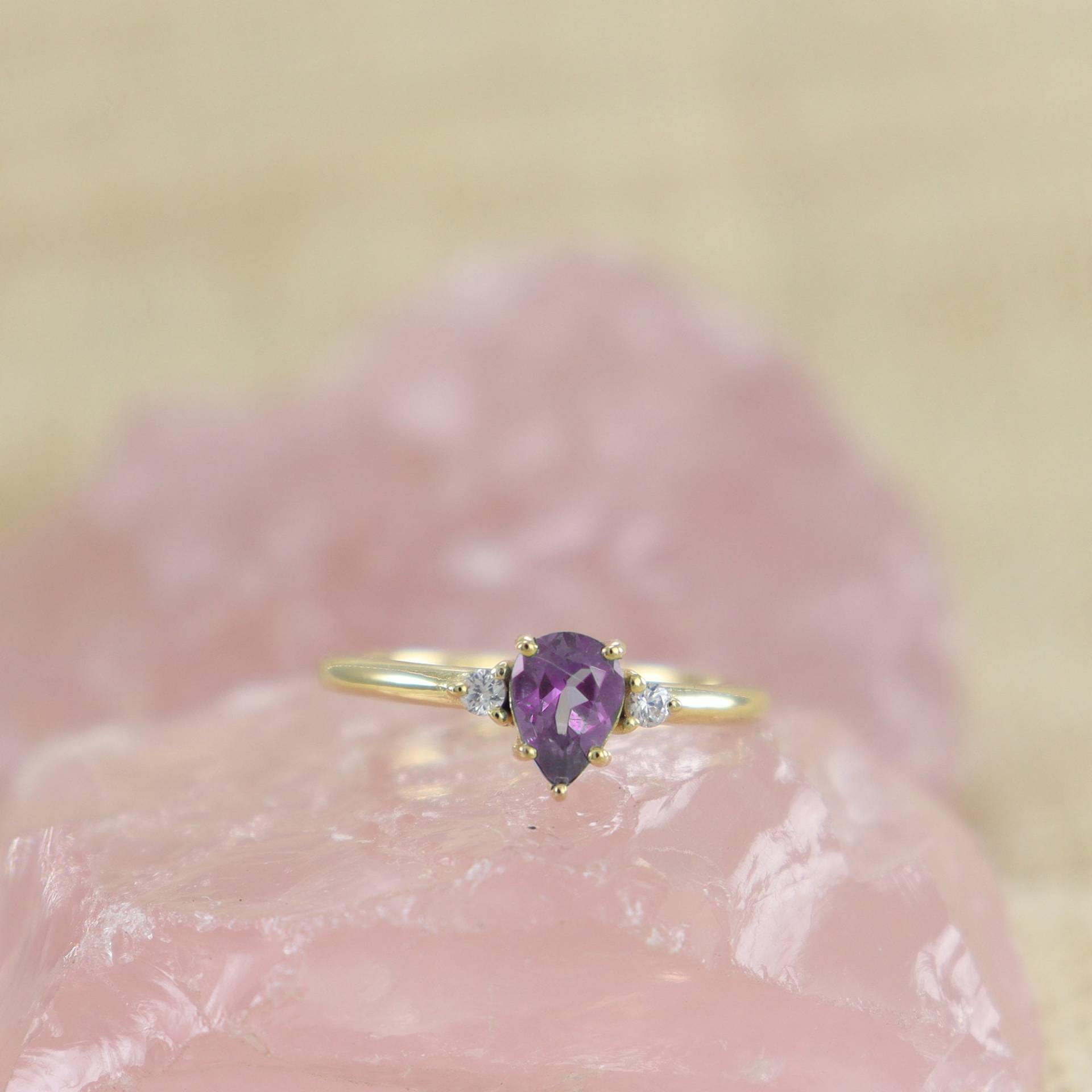 Birnenform Amethyst Geschenkringe, Verlobungsgeschenk Ring, Februar Geburtstag Geschenk Für Freundin, Mama, Personalisiertes von Shannonjewelsin