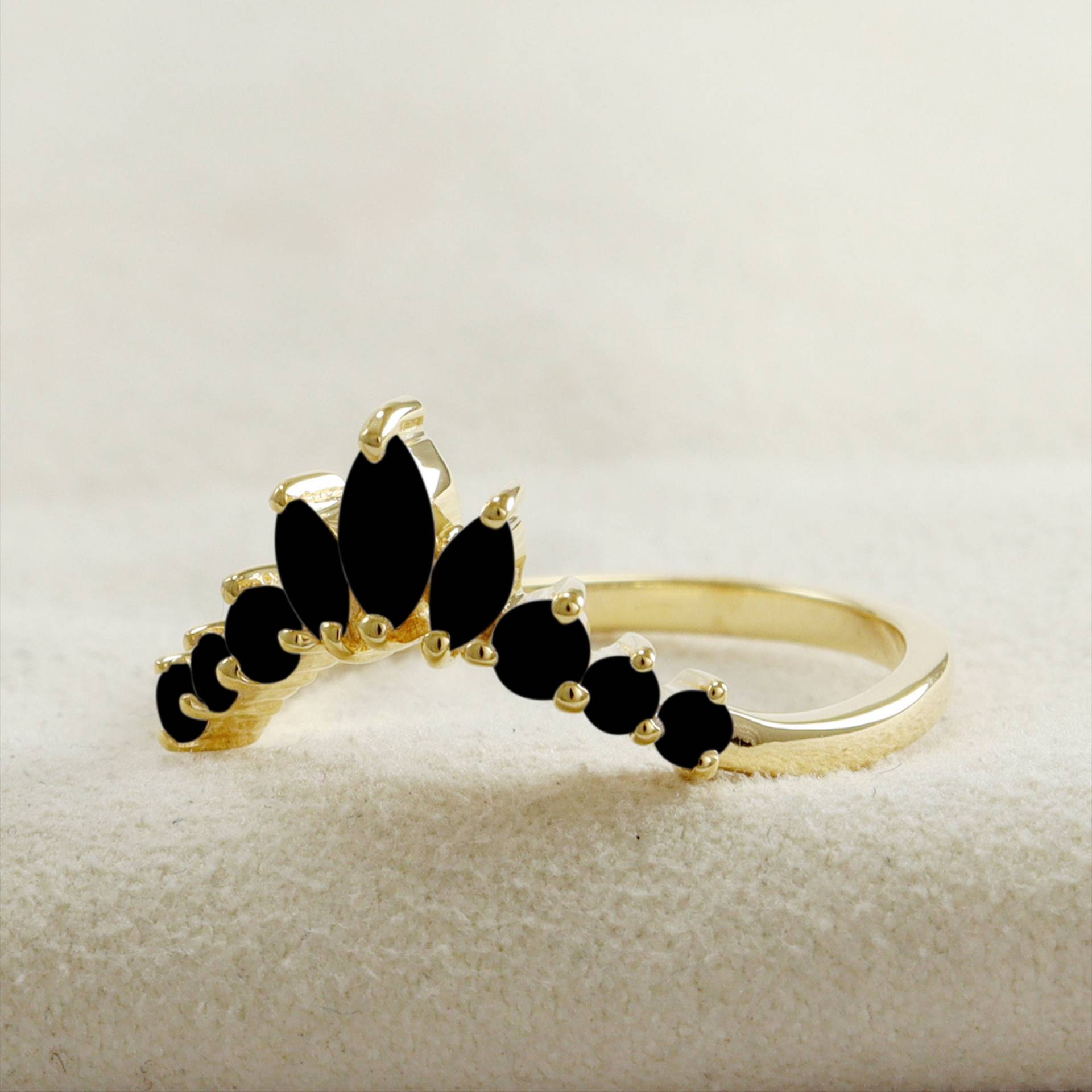 Geschwungener Verlobungsring, 14K Massive Gold Krone Geburtstagsgeschenk, Geschenk Für Frauen, Schwarzer Onyx Ehering von Shannonjewelsin