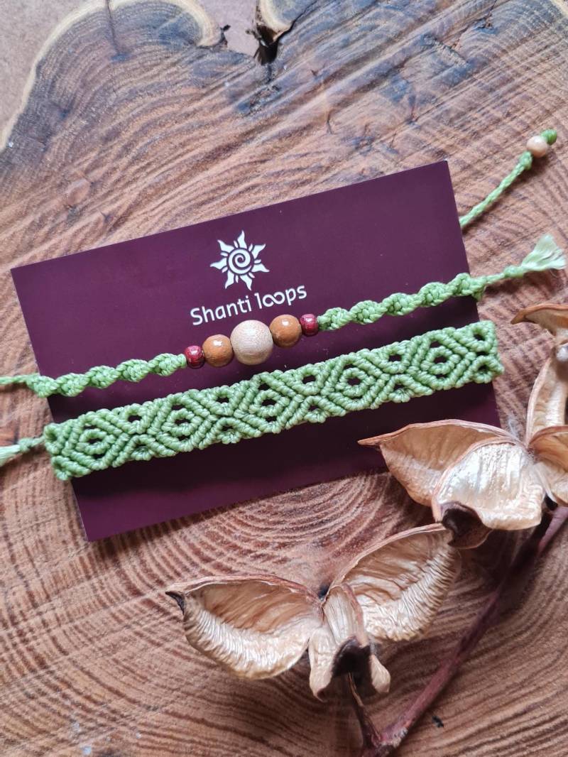 Grünes Armband Set, Makramee Armbänder, Holzperlen, Boho, Macrame von ShantiLoops