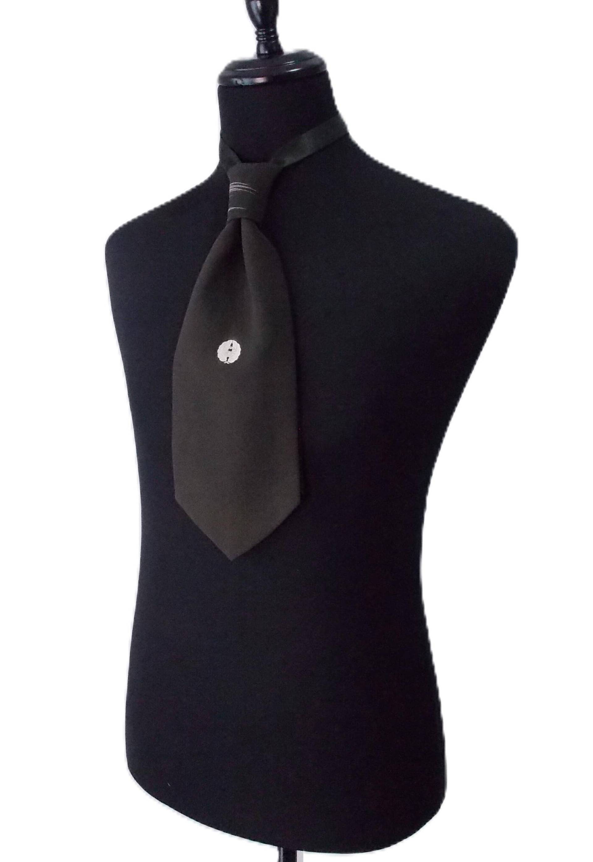 Herren Krawatte Krawatte Gemacht Mit Vintage Formale Schwarz Kimono Seide Krepp Kamon Familienwappen Und Weiß Passt 15 -20 Zoll Bereit Zu Versenden von Shantique