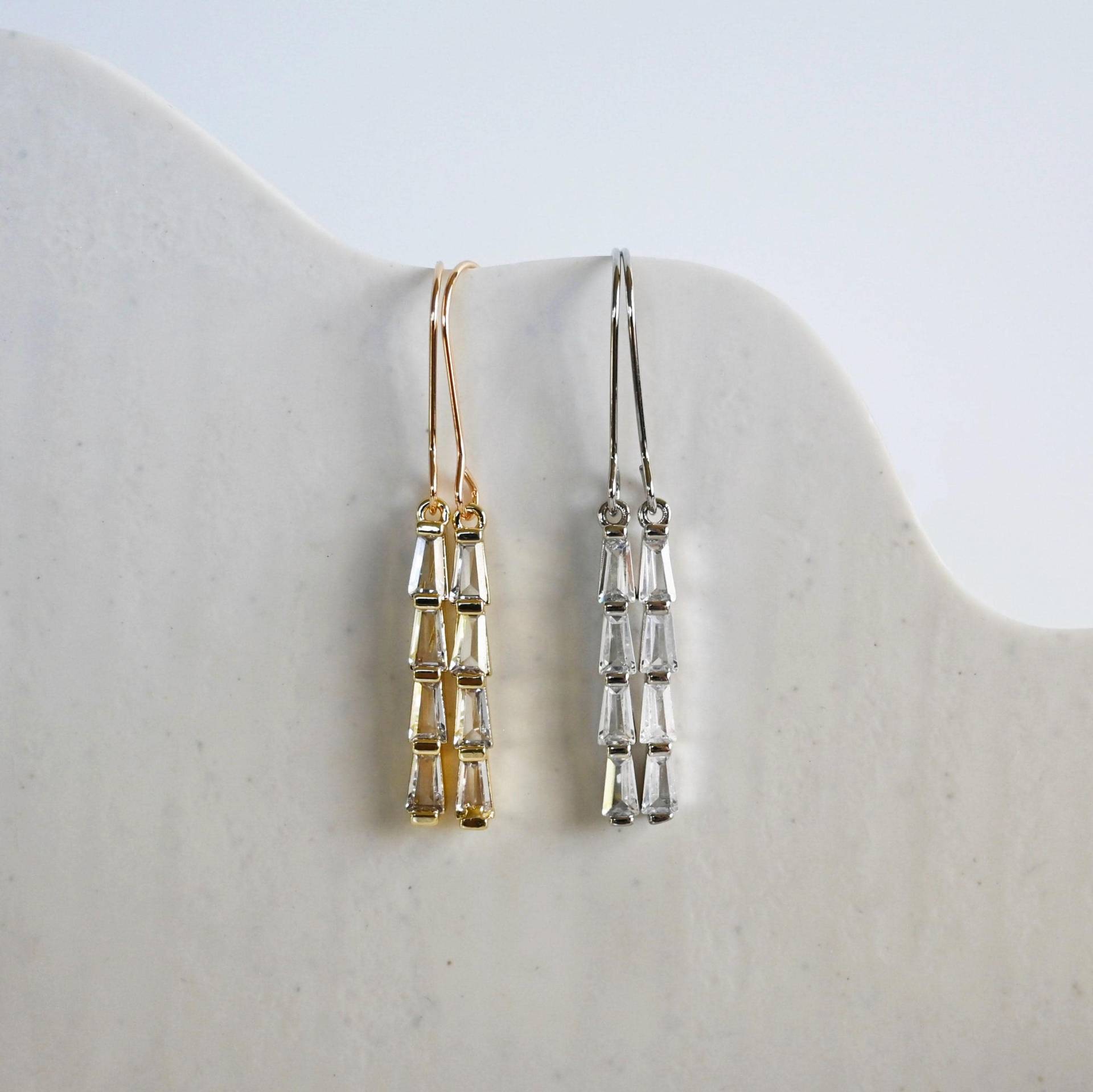 Regen Ohrringe || Zierliche Art Deco Zirkonia Tropfen Elegante Braut Hochzeit Sparkly Gold von ShapeandColorShop