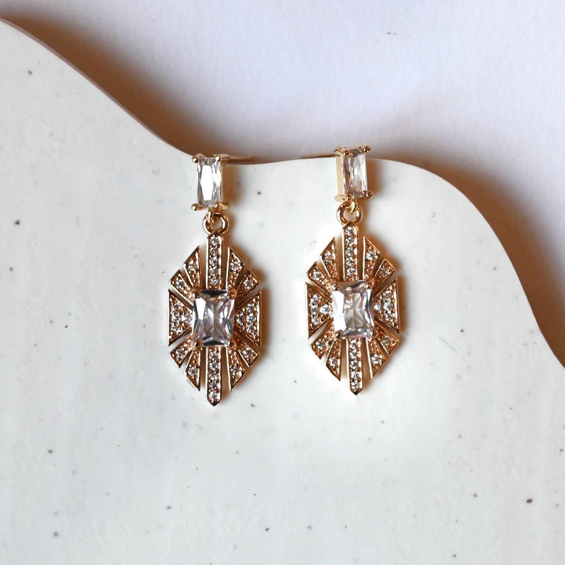 Zelda Ohrringe | Kubikzirkonia Art Deco Zierliche Braut Funkelnde Goldhochzeits-Ohrringe von ShapeandColorShop