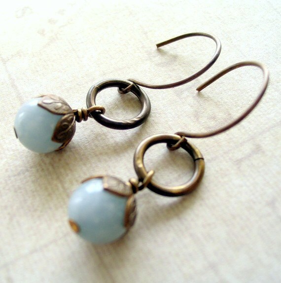 Angelit Edelstein Ohrringe Boho Messing Blütenkappen von ShareMyMoon