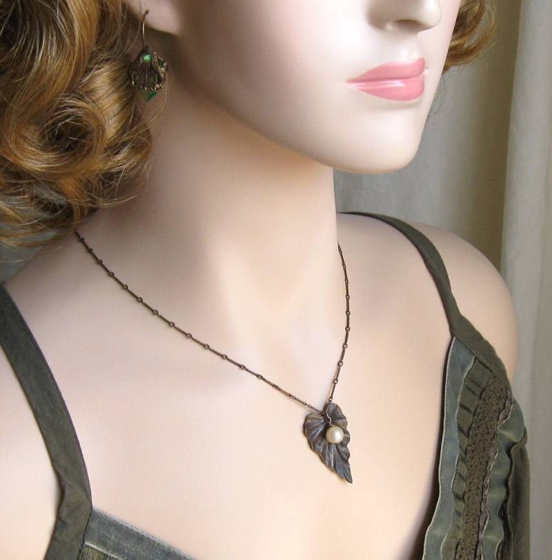 Messing Blatt Halskette Mit Perle Natur Inspirierter Schmuck von ShareMyMoon