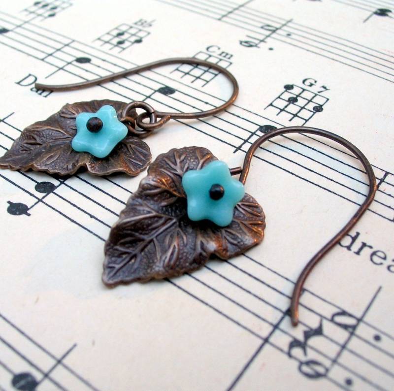 Messing Blatt Ohrringe Blaue Blumen Natur Schmuck von ShareMyMoon