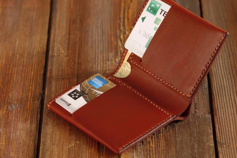 Vegan E-Brieftasche Frauen, Brieftasche Frauen Klein, Schlanke Bifold Leder Brieftasche, Von Hand Genäht Lederstoff von SharkCraftLeather