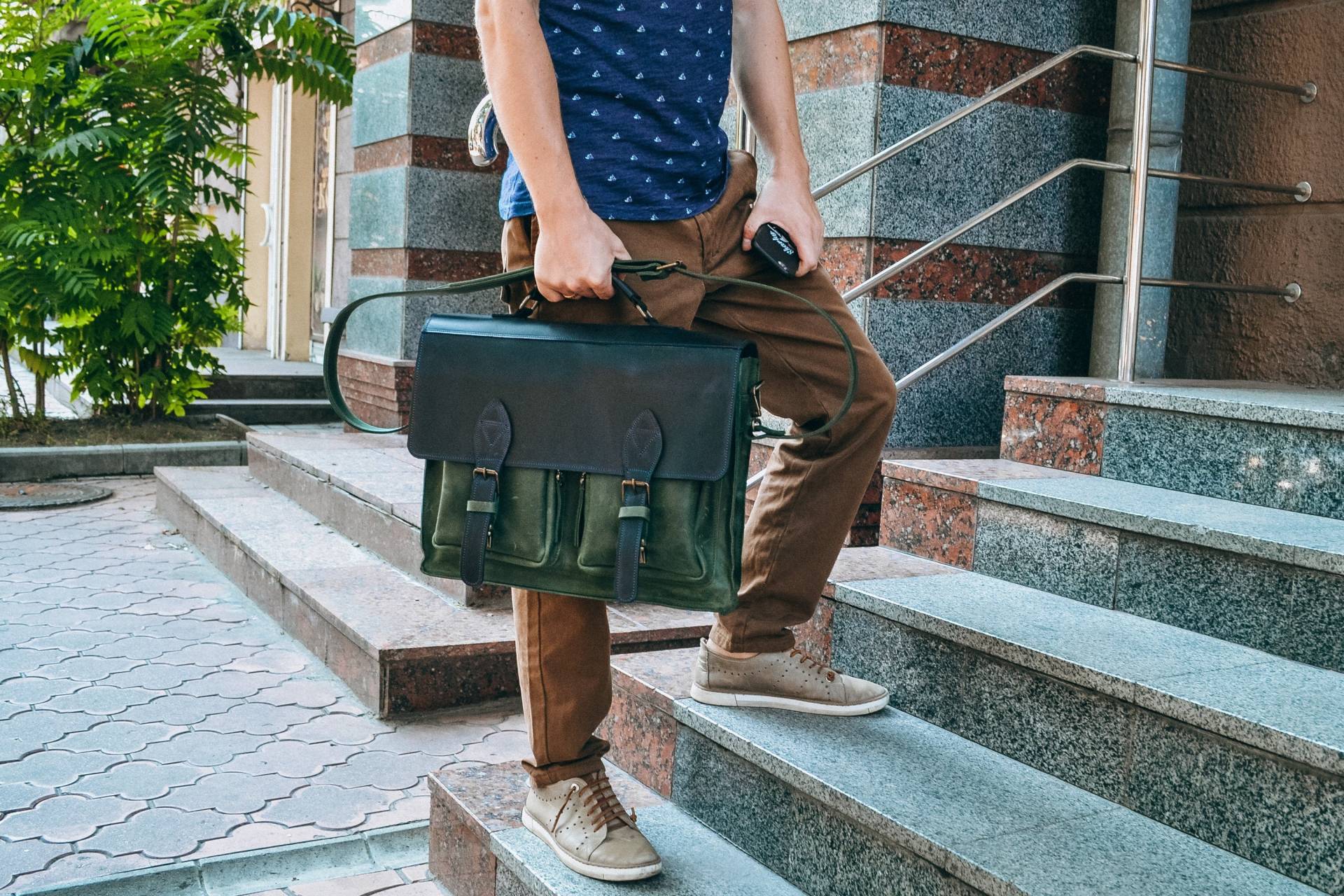 Ledertasche Für Männer, Personalisierte Umhängetasche, Ledertasche, 17-Zoll-Laptoptasche, Handgefertigte Aktentasche Aus Echtem Leder von SharkyFriendsUA