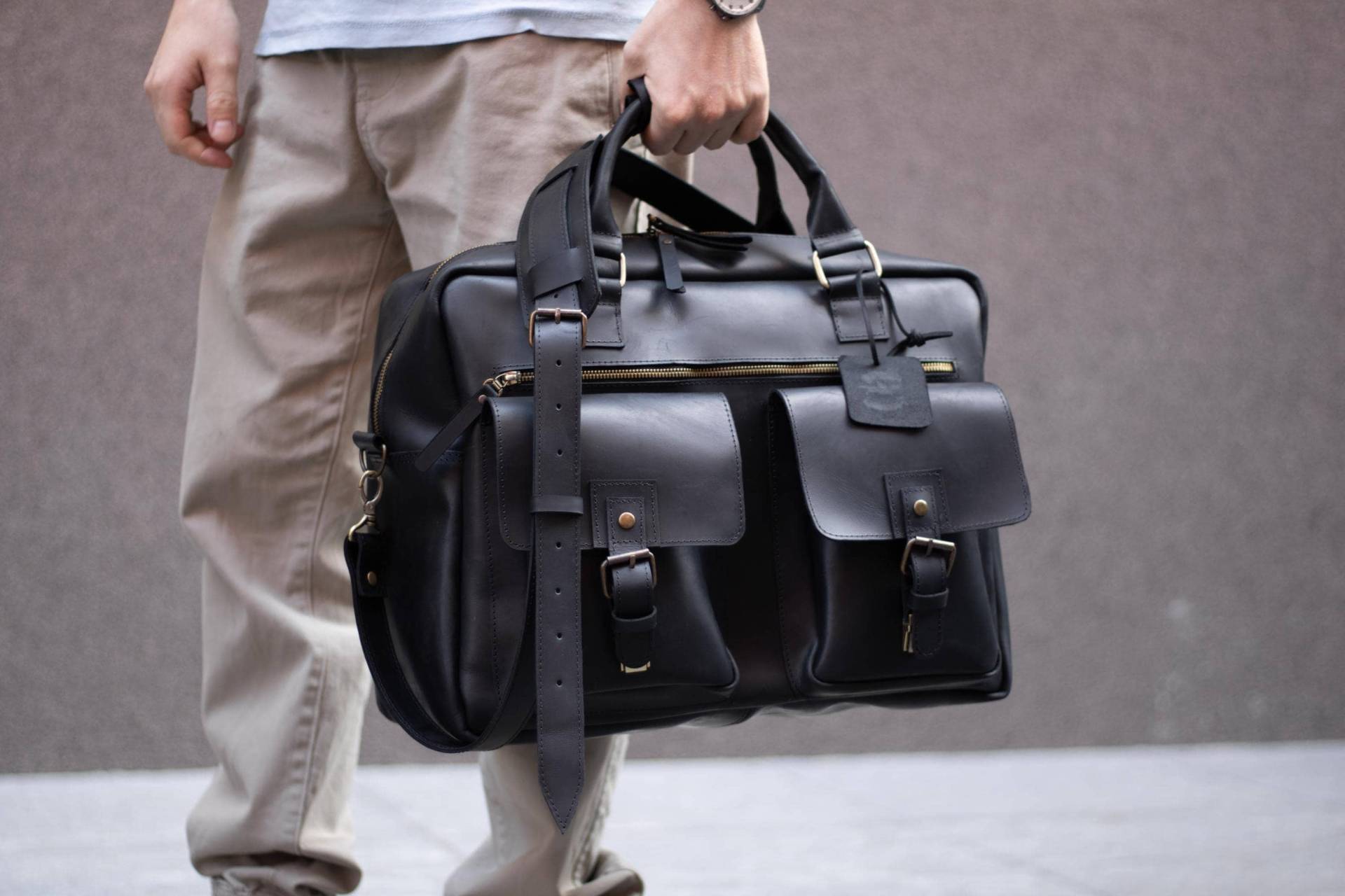 Personalisierte Leder Messenger Bag Für Männer, Handgefertigte Laptop-Umhängetasche, Benutzerdefinierte Arbeitsaktentasche Mit Monogramm von SharkyFriendsUA