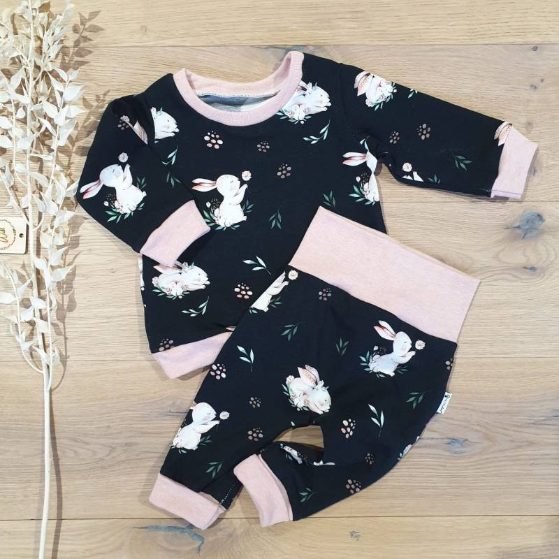 2Er Set - Schwarz Hasen | Rose Melange Sweater Und Jogging Pants Hose Leggings Von Sharlene Babymode Handmade von SharleneBabymode