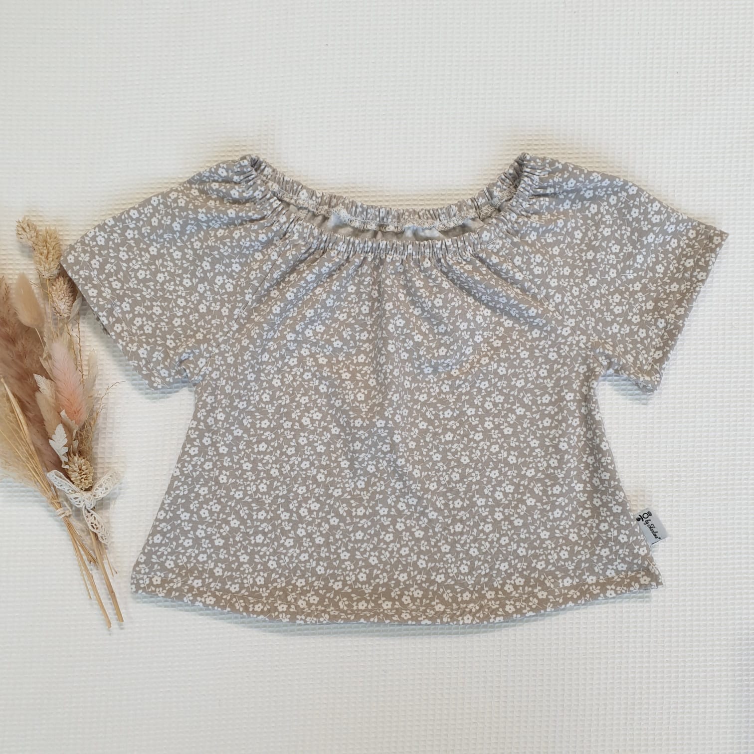 Beige Blümchen Bluse - Lang- Oder Kurzarm Von Sharlene Babymode Handmade in Germany Beige Blümchen Bluse - Lang- Oder Kurzarm Von Sharlene Babymode Handmade in Germany von SharleneBabymode