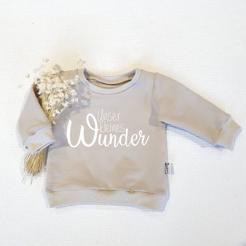 Creme - Unser Kleines Wunder | Weiß Sweater Von Sharlene Babymode Handmade in Germany Baby Pullover, Oberteil, Sweatshirt von SharleneBabymode