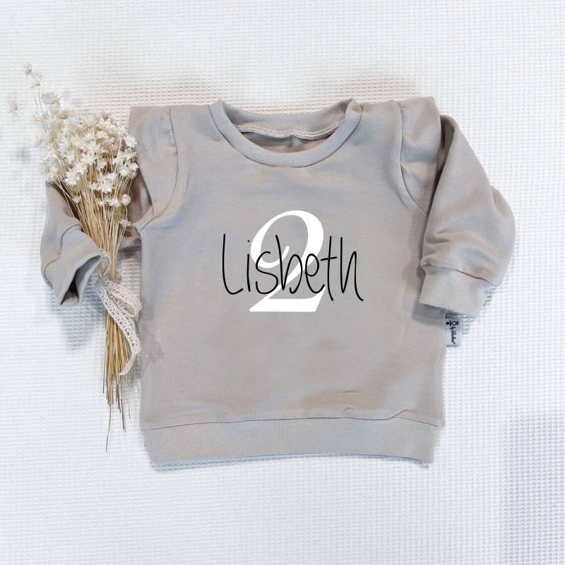 Creme - Zahl & Name | Weiss-Schwarz Sweater Mit Oder Ohne Rüschenarm Sweatshirt Von Sharlene Babymode Handmade in Germany von SharleneBabymode