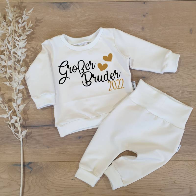 Cremeweiss - Großer Bruder 2023/2024 Auswählbar | Schwarz-Gold Sweater Und Jogger Von Sharlene Babymode Handmade in Germany von SharleneBabymode