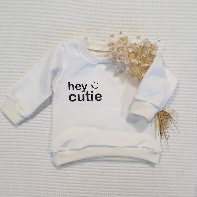 Cremeweiss - Hey Cutie | Schwarz Sweater Sweatshirt Von Sharlene Babymode Handmade in Germany von SharleneBabymode