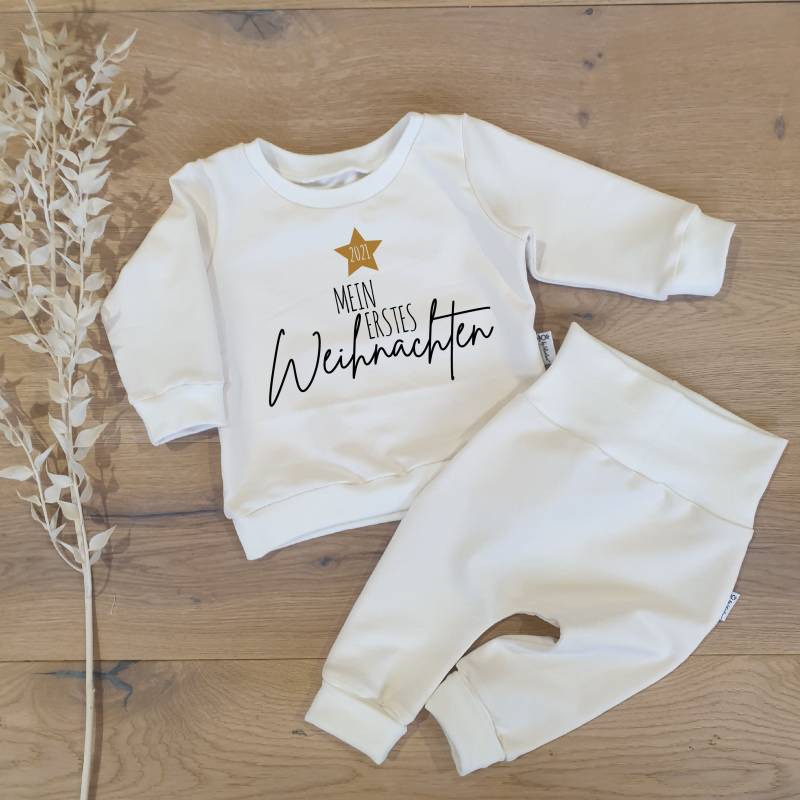 Cremeweiss - Mein Erstes Weihnachten Stern Mit Jahr | Schwarz-Gold Sweater Und Jogging Pants Von Sharlene Babymode Handmade in Germany von SharleneBabymode