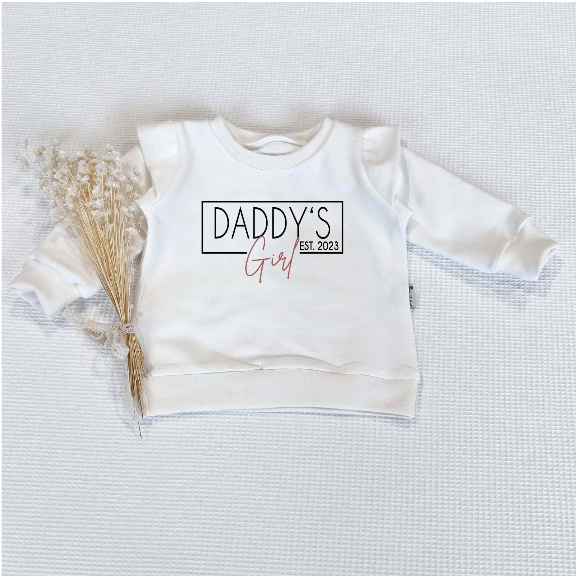 Cremeweiss Mit Rüschenarm - Daddy's Girl | Schwarz-Rosegold Sweater | Langarm O. Shirt | Kurzarm Von Sharlene Babymode Handmade in Germany von SharleneBabymode