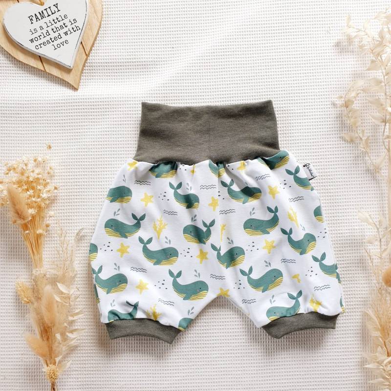 Kurze Mitwachshose - Waale Grün | Khaki Von Sharlene Babymode Handmade in Germany Baby Hose von SharleneBabymode