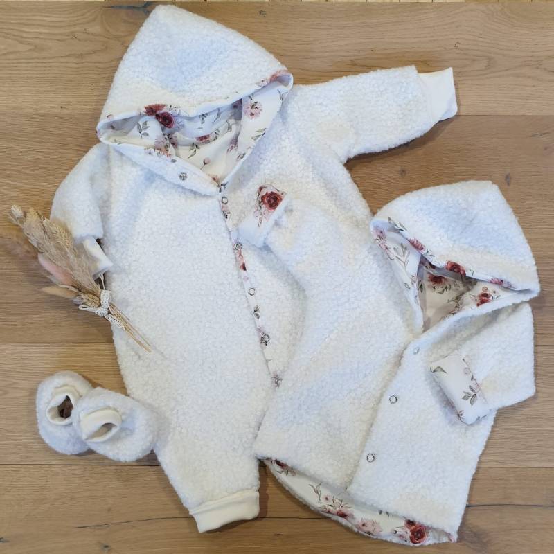 Kuschel Kollektion - Weiss/Roses Plüsch Overall, Jacke Oder Booties Sharlene Babymode Handmade in Germany von SharleneBabymode