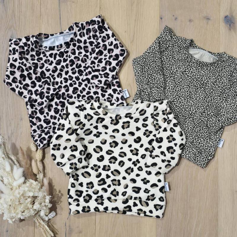 Leo Love Sweater Mit Rüschenarm - Verschiedene Design Von Sharlene Babymode Handmade Leo Love Sweater Mit Rüschenarm - Verschiedene Design Von Sharlene Babymode Handmade von SharleneBabymode