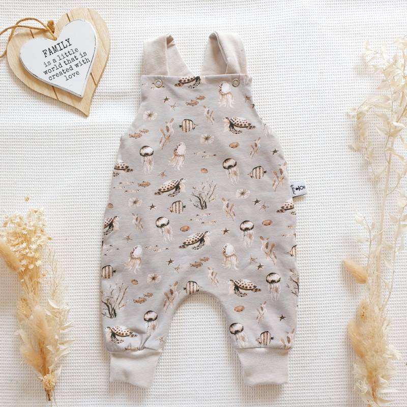 Meerestiere | Creme - Kurzer Oder Langer Latz Strampler- Von Sharlene Babymode Handmade Einteiler Overall Strampelanzug von SharleneBabymode