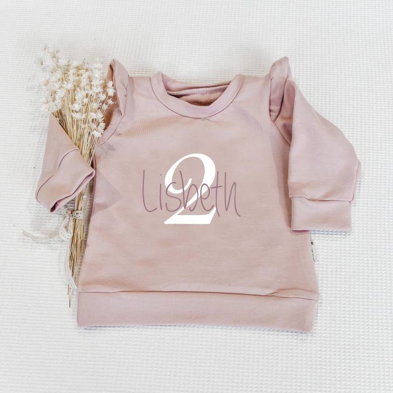 Rose - Zahl & Name | Weiss-Rosegold Sweater Mit Oder Ohne Rüschenarm Sweatshirt Von Sharlene Babymode Handmade in Germany von SharleneBabymode