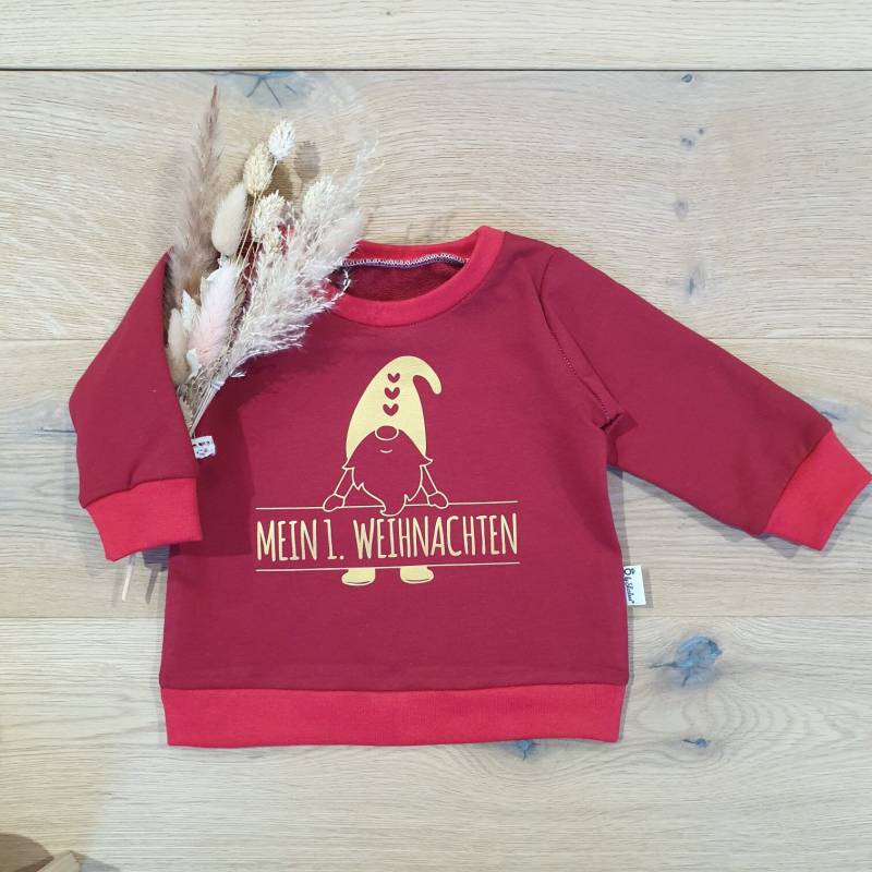 Rot - Wichtel Mein 1. Weihnachten | Gold Sweater Oberteil Von Sharlene Babymode Rot - Wichtel Mein 1. Weihnachten | Gold Sweater Oberteil Von Sharlene Babymode von SharleneBabymode