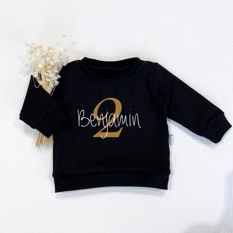 Schwarz - Zahl & Name | Gold-Weiss Sweater Mit Oder Ohne Rüschenarm Sweatshirt Von Sharlene Babymode Handmade in Germany von SharleneBabymode