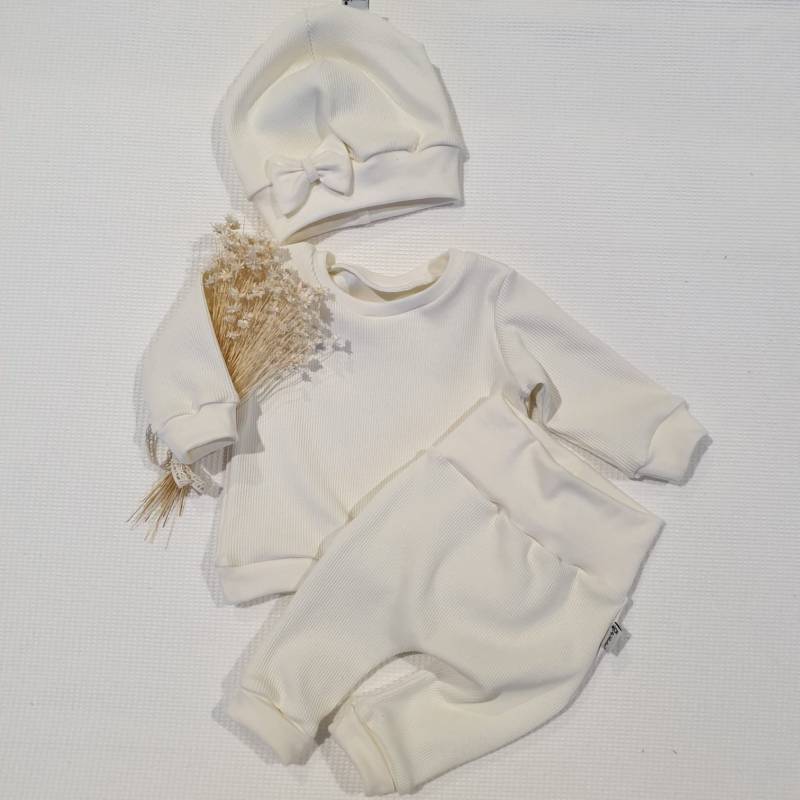 Set - Cremeweiss Rip | Weiss Sweater, Jogging Pants Und Mütze von SharleneBabymode