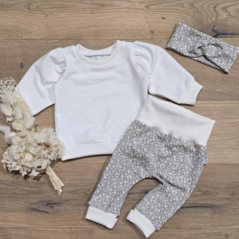 Set - Cremeweiss Sweater Mit Puffärmeln + Beige Blümchen Jogging Pants Und Stirnband Sharlene Babymode Handmade in Germany von SharleneBabymode