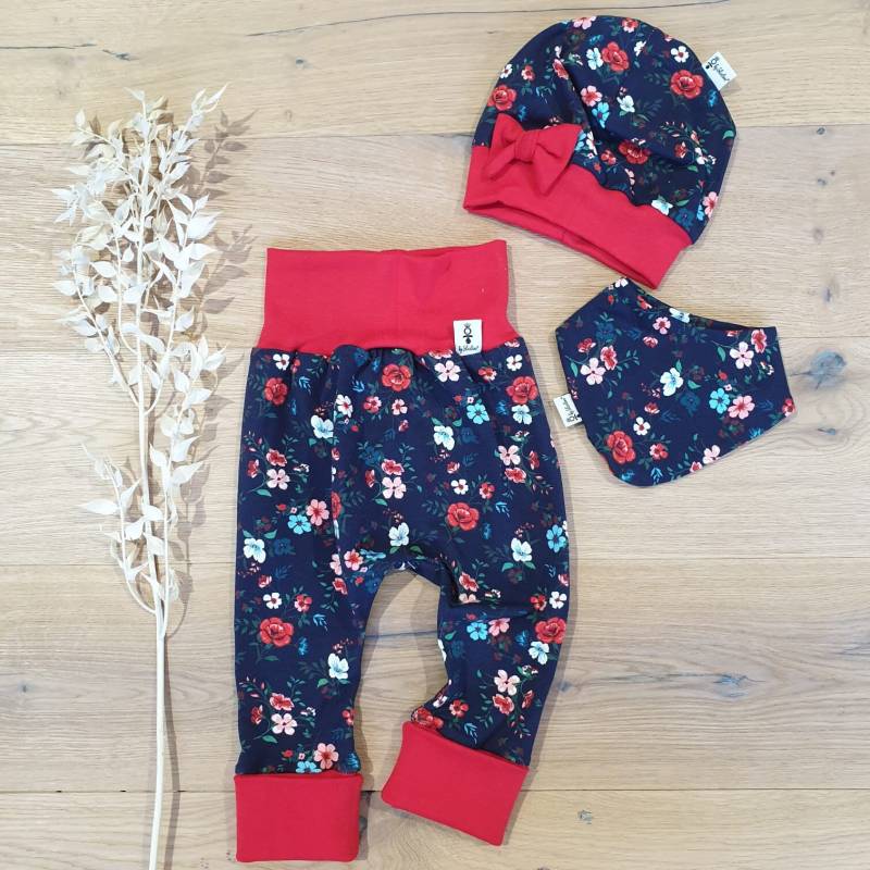 Set - Navy Rot Blumen | Rot Hose Schleifenmütze & Halstuch Von Sharlene Babymode Handmade Baby Mädchen Geschenk Geburt von SharleneBabymode