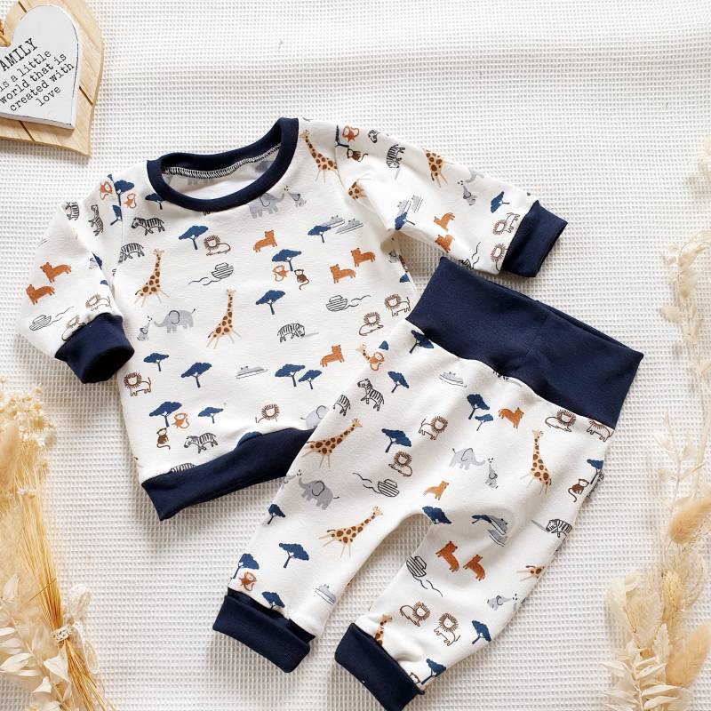 Set - Safari | Navy Sweater Und Jogging Pants Handmade Von Sharlene Babymode Set - Safari | Navy Sweater Und Jogging Pants Handmade Von Sharlene Babymode von SharleneBabymode