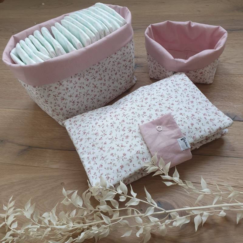 Sharlene Babymode Windeltasche + 2Er Set Körbchen | Utensilo - Rosa Blümchen von SharleneBabymode